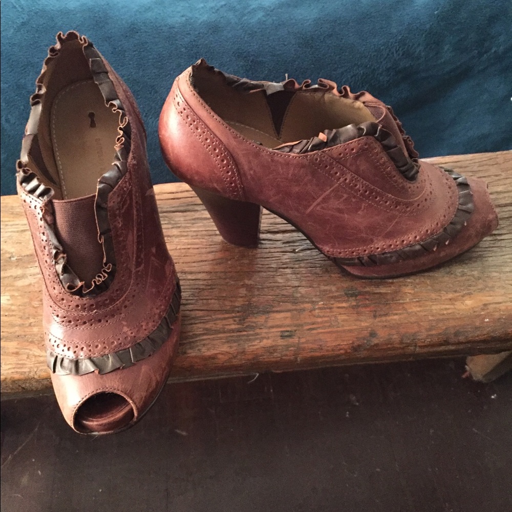 Women’s shoes - Picture 2 of 2
